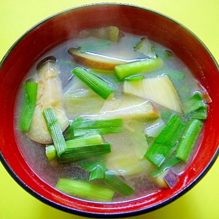 茄子とキャベツニラの味噌汁